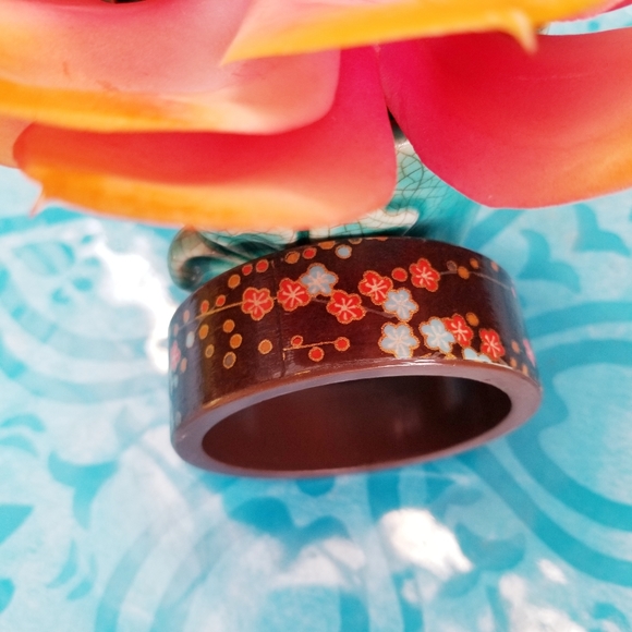 Vintage, Boho Wooden Floral Bangle Bracelet - Picture 4 of 12